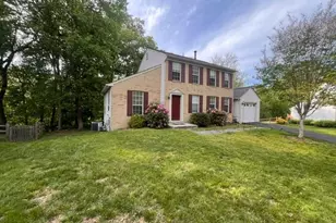 7 Pipestem Ct, Potomac, MD 20854 - Photo 2