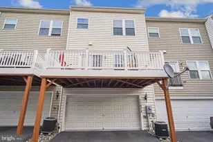 11672 Emerald Dr, Clarksburg, MD 20871 - Photo 4