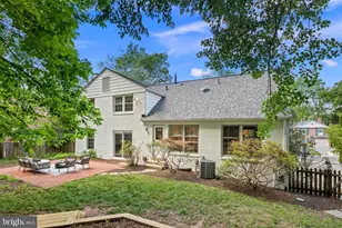 7018 Old Cabin Ln, North Bethesda, MD 20852 - Photo 2
