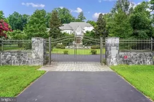 10420 Riverwood Dr, Potomac, MD 20854 - Photo 2