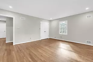 8616 Chateau Dr, Potomac, MD 20854 - Photo 38