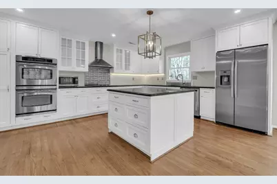 8616 Chateau Drive, Potomac, MD 20854 - Photo 10