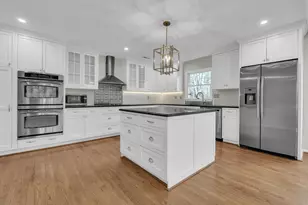 8616 Chateau Dr, Potomac, MD 20854 - Photo 10