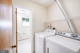 2884 Glenora Ln, Rockville, MD 20850 - Photo 26