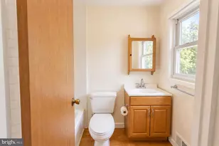 2884 Glenora Ln, Rockville, MD 20850 - Photo 14