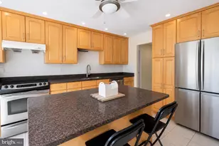 2884 Glenora Ln, Rockville, MD 20850 - Photo 10