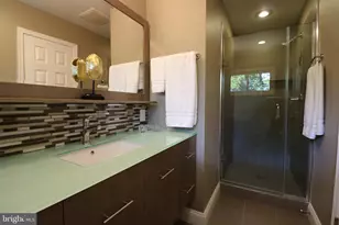 8405 Whitman Dr, Bethesda, MD 20817 - Photo 12