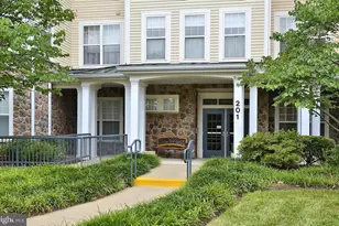 201 High Gables Dr, Gaithersburg, MD 20878 - Photo 2