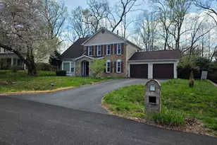 8120 Paisley Pl, Potomac, MD 20854 - Photo 2