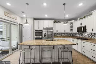 121 Copley Cir, Gaithersburg, MD 20878 - Photo 2