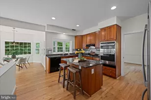 7016 Fawn Trail Ct, Bethesda, MD 20817 - Photo 8