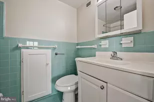 10201 Grosvenor Pl, Rockville, MD 20852 - Photo 16