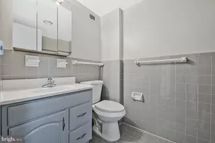 10201 Grosvenor Pl, Rockville, MD 20852 - Photo 20