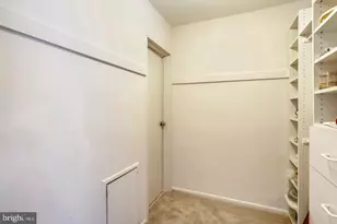 10401 Grosvenor Pl, Rockville, MD 20852 - Photo 10