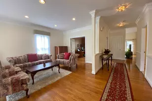 10614 Maplecrest Ln, Potomac, MD 20854 - Photo 4