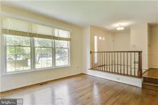 5726 Brewer House Cir, Rockville, MD 20852 - Photo 2