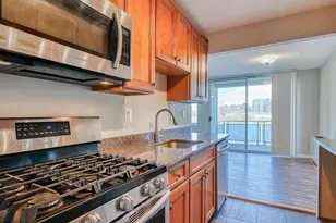 10201 Grosvenor Pl, Rockville, MD 20852 - Photo 10