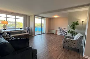 10201 Grosvenor Pl, Rockville, MD 20852 - Photo 8