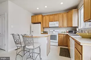 310 Garden View Square, Rockville, MD 20850 - Photo 4