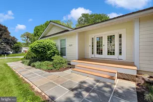 11229 Huntover Dr, Rockville, MD 20852 - Photo 2