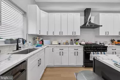 7121 W Greenvale Parkway, Chevy Chase, MD 20815 - Photo 8