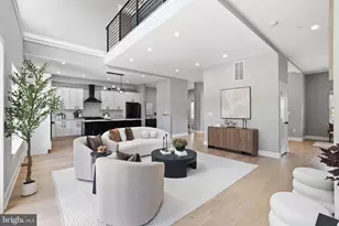 7121 W Greenvale Pkwy, Chevy Chase, MD 20815 - Photo 2