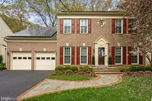 7805 Heritage Farm Dr, Gaithersburg, MD 20886 - Photo 2