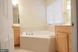 1112 Pleasant Dr, Rockville, MD 20850 - Photo 12