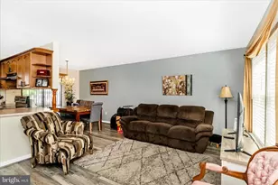14 Pine Ridge Ct, Germantown, MD 20874 - Photo 4