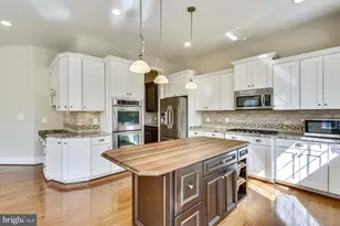 8205 River Quarry Pl, Bethesda, MD 20817 - Photo 4