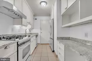 10401 Grosvenor Pl, Rockville, MD 20852 - Photo 6