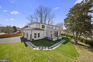 6116 Eastview St, Bethesda, MD 20817 - Photo 2