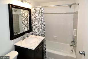 10201 Grosvenor Pl, Rockville, MD 20852 - Photo 10