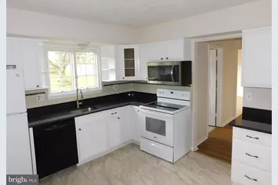 916 Pointer Ridge Drive, Gaithersburg, MD 20878 - Photo 4