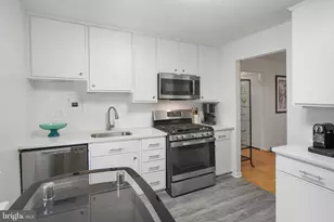 4800 Chevy Chase Dr, Chevy Chase, MD 20815 - Photo 14