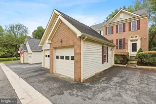 8 Winter Garden Ct, Olney, MD 20832 - Photo 2