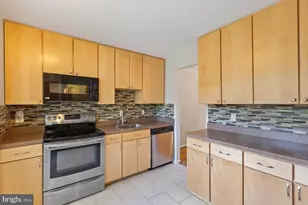 9 Oak Shade Rd, Gaithersburg, MD 20878 - Photo 8