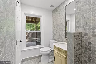 9815 Tiffany Hill Ct, Bethesda, MD 20814 - Photo 10