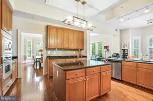 10401 Strathmore Park Ct, Rockville, MD 20852 - Photo 4