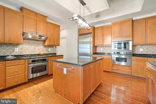10401 Strathmore Park Ct, Rockville, MD 20852 - Photo 6