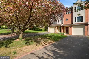 19517 White Saddle Dr, Germantown, MD 20874 - Photo 2
