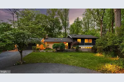 8034 Park Overlook Drive, Bethesda, MD 20817 - Photo 2