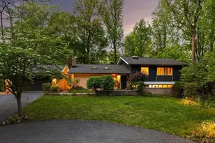 8034 Park Overlook Dr, Bethesda, MD 20817 - Photo 2