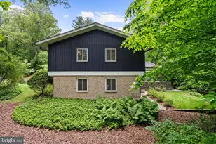 8034 Park Overlook Dr, Bethesda, MD 20817 - Photo 6