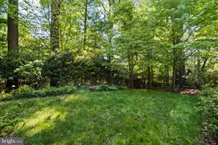 8034 Park Overlook Dr, Bethesda, MD 20817 - Photo 10