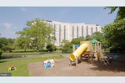 10201 Grosvenor Place #1412, Rockville, MD 20852 - Photo 32