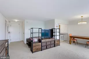 10201 Grosvenor Pl, Rockville, MD 20852 - Photo 4