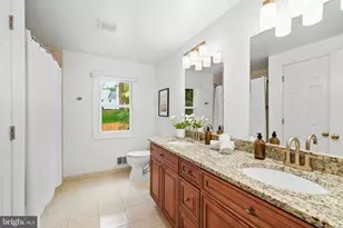 10900 Gainsborough Rd, Potomac, MD 20854 - Photo 32