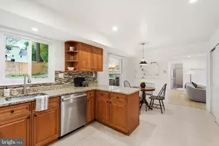 10900 Gainsborough Rd, Potomac, MD 20854 - Photo 10