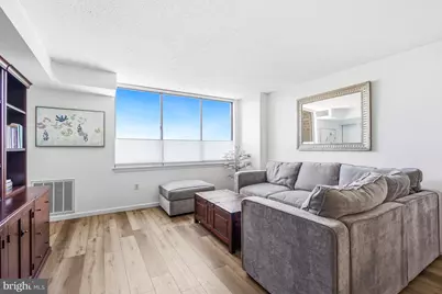 10101 Grosvenor Place #910, Rockville, MD 20852 - Photo 2